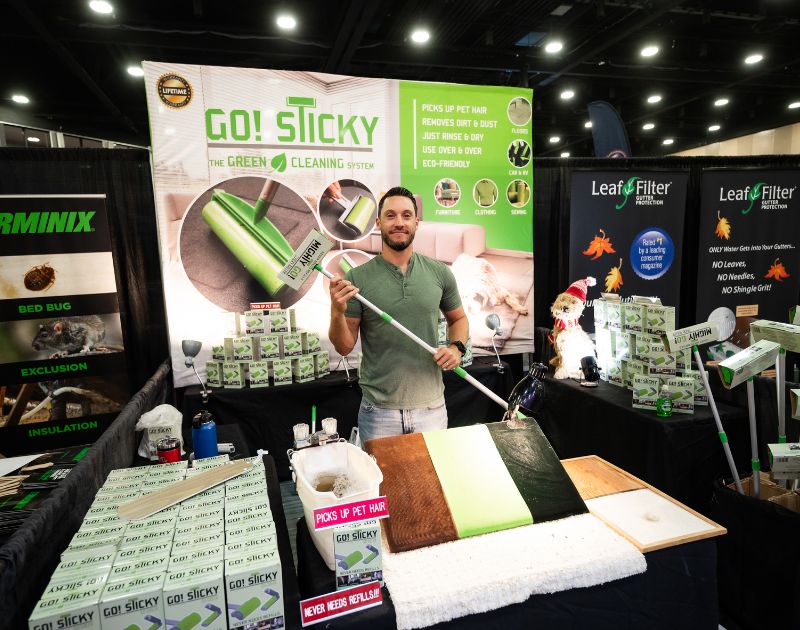 Homeowners and exhibitors at a Nationwide Expos home show, photo 4